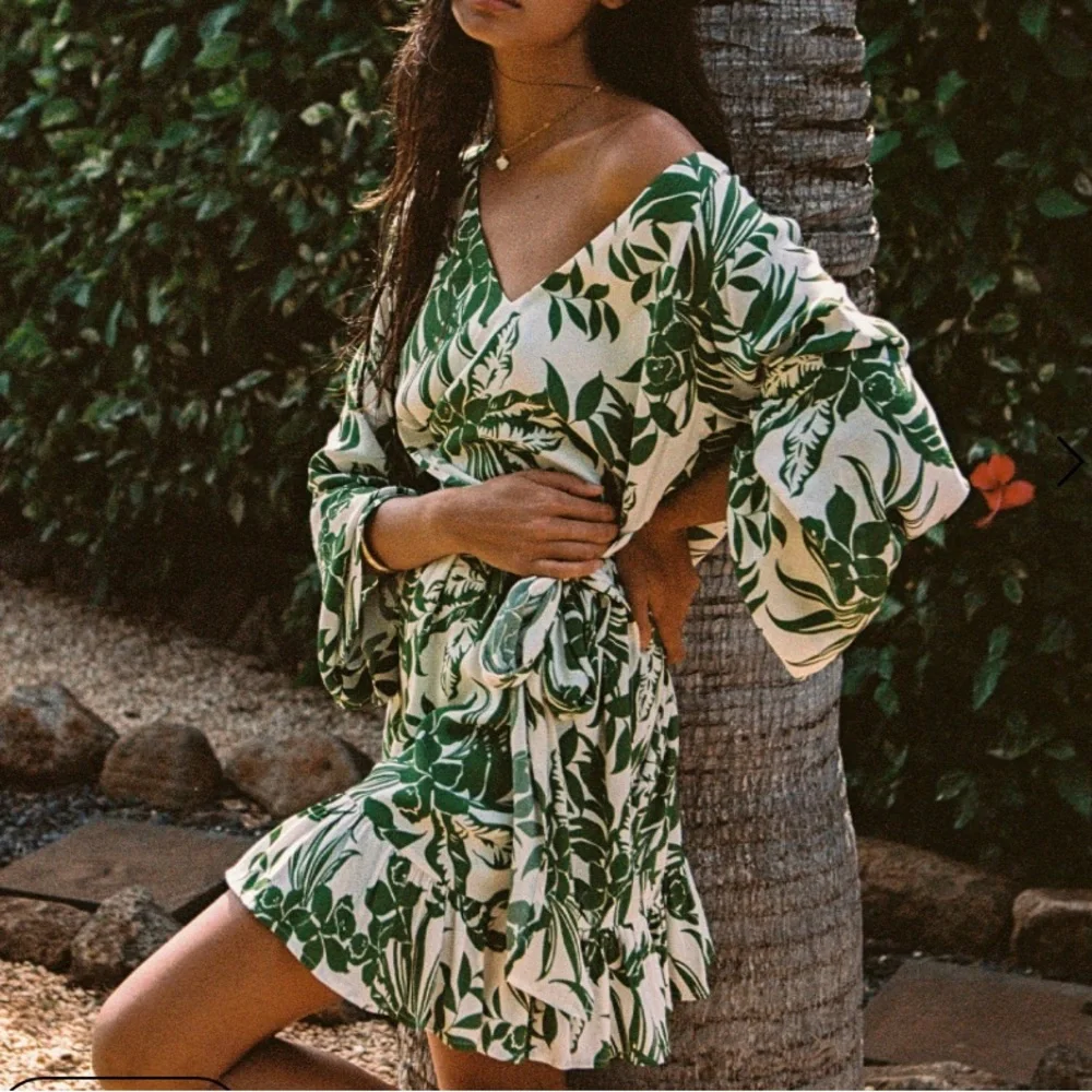 L*Space Geneva Bell Sleeve Tropical Green Leaf Print Mini Dress Hawaiian Small S - Picture 15 of 15